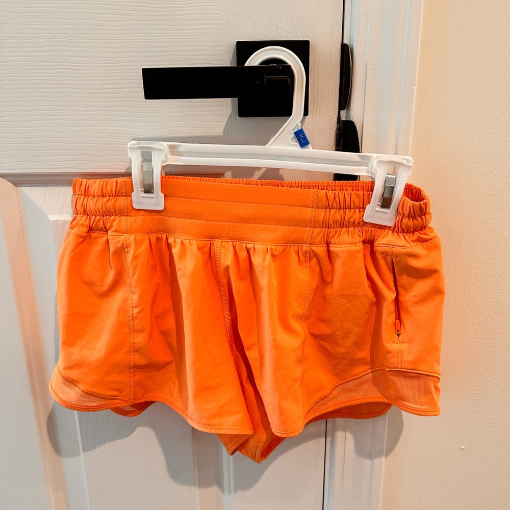 Lululemon Hottie Hot 2.5 inch shorts